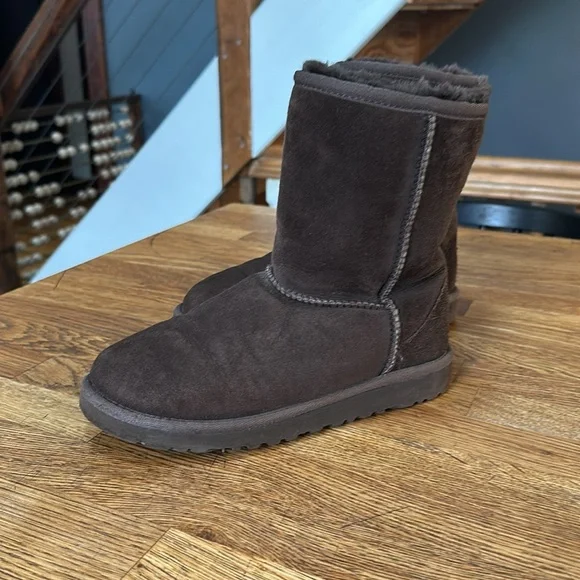 ugg dark brown classic mid shaft boots - used - Picture 2 of 9